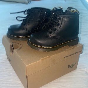 Like new toddler dr.martens boots